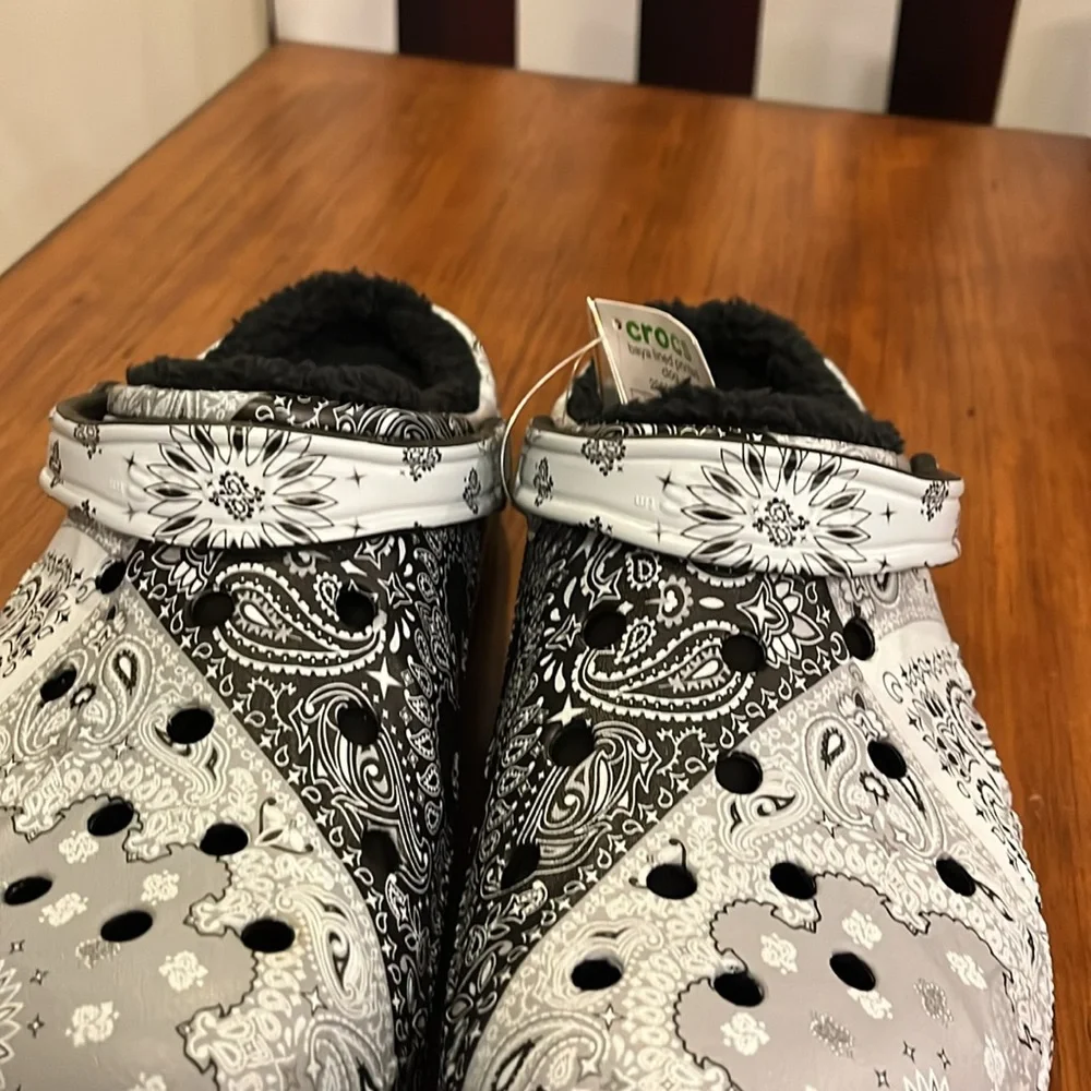 Crocs Baya Lined Printed Bandanna Clog Shoes Sandals new black grey Mens Size 13